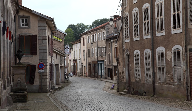 Straat in Fontenoy-le-Chateau